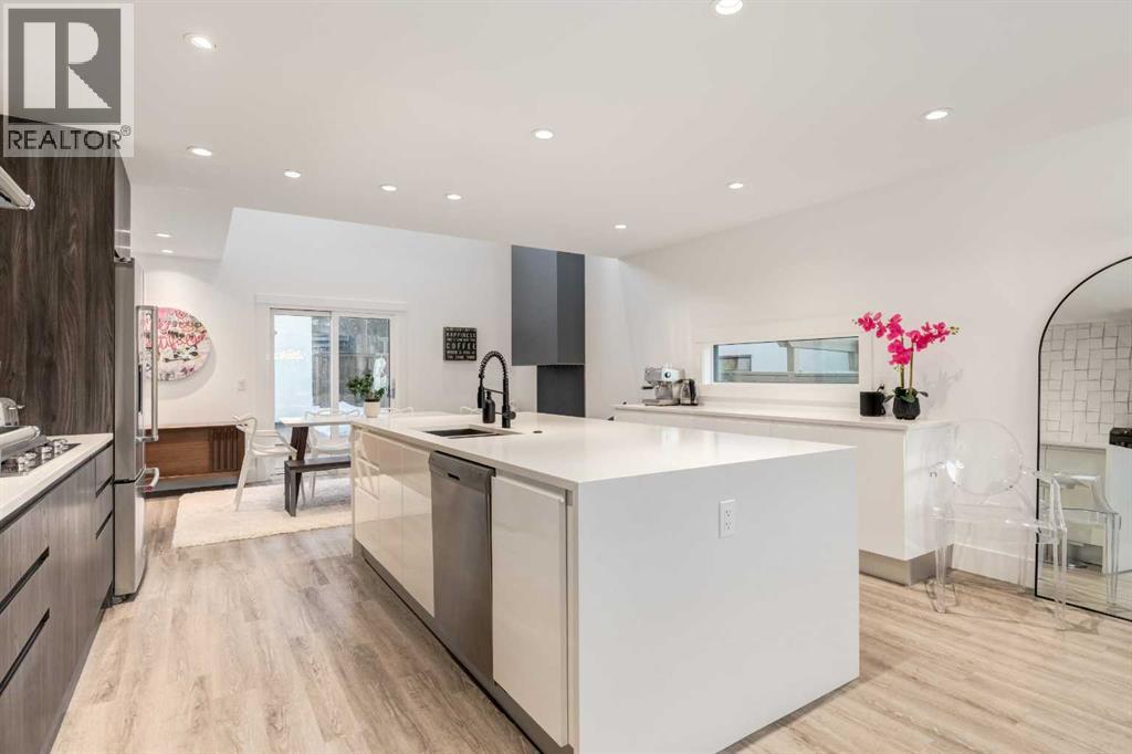 Single Family House for Sale in  Hendon Place NW Highwood Calgary 