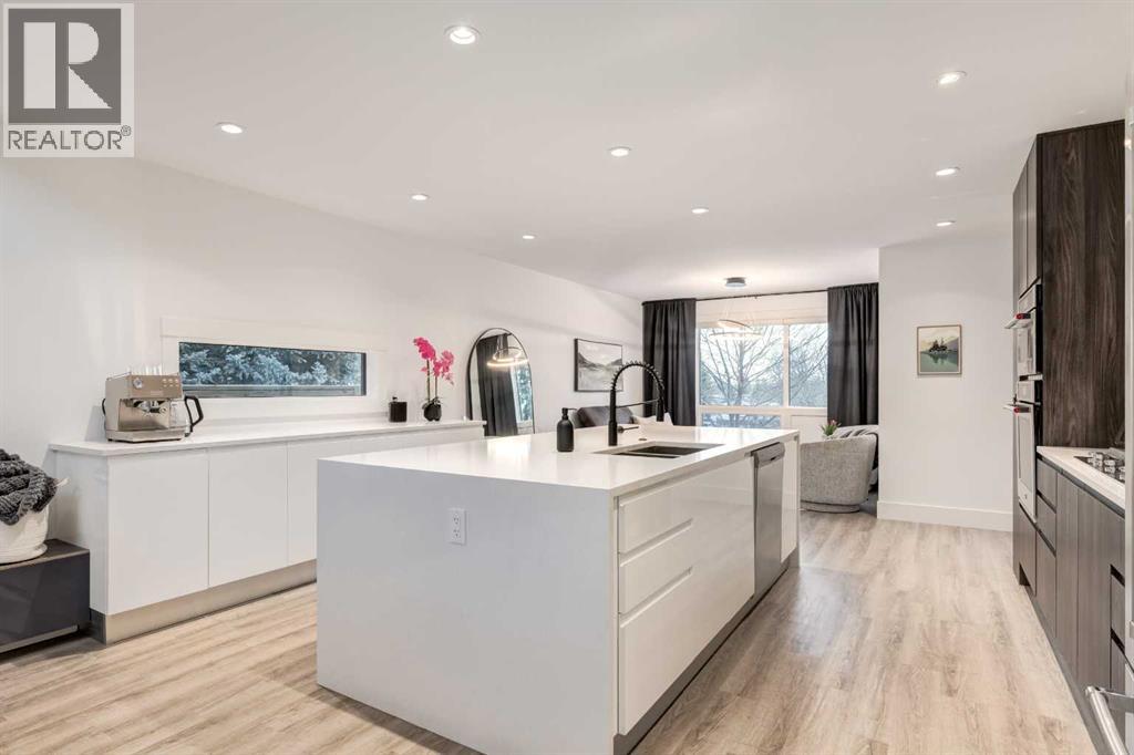 Single Family House for Sale in  Hendon Place NW Highwood Calgary 