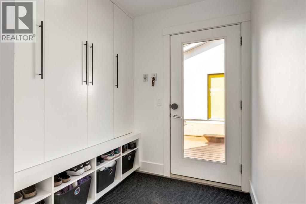 Single Family House for Sale in  Hendon Place NW Highwood Calgary 