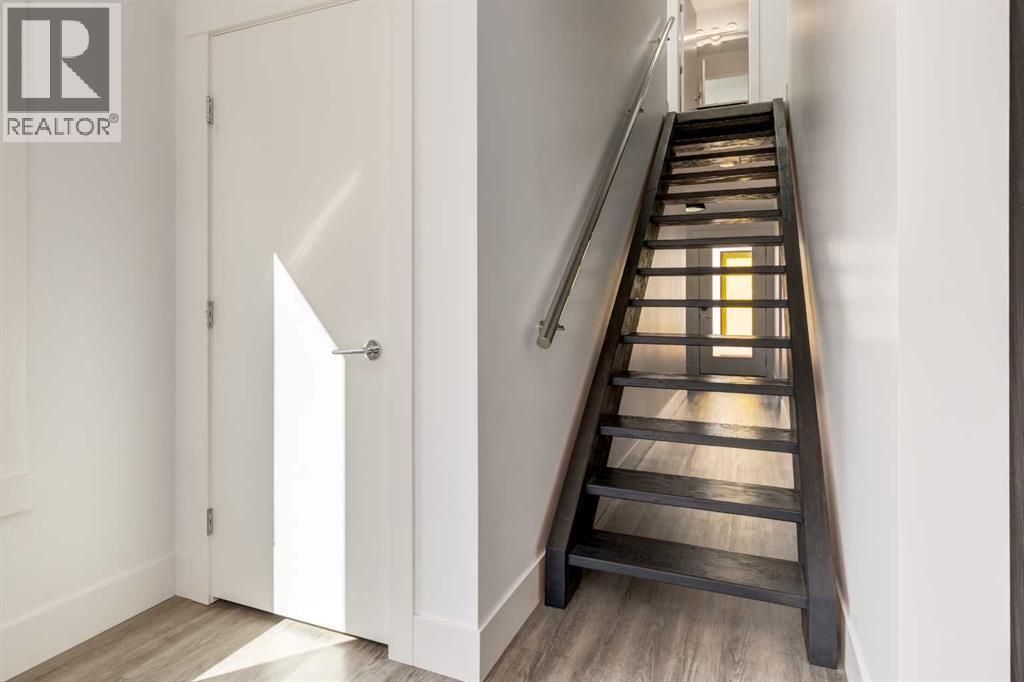 Single Family House for Sale in  Hendon Place NW Highwood Calgary 