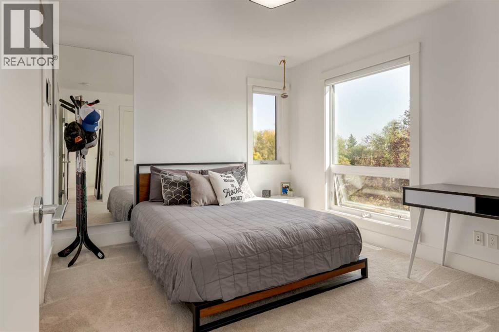 Single Family House for Sale in  Hendon Place NW Highwood Calgary 