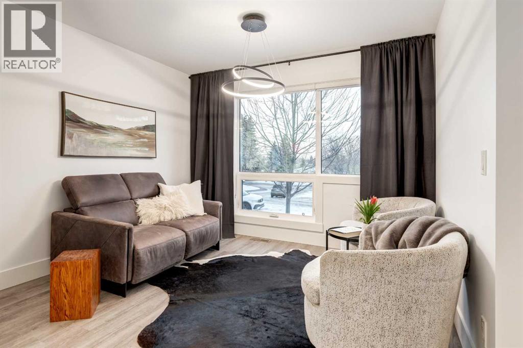 Single Family House for Sale in  Hendon Place NW Highwood Calgary 