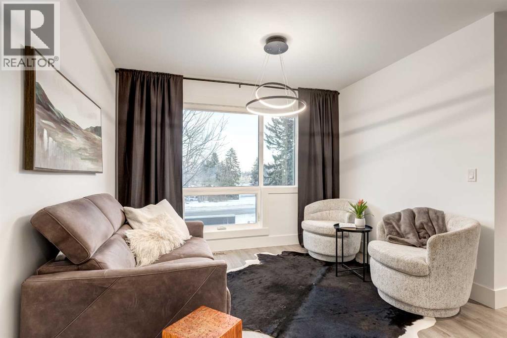 Single Family House for Sale in  Hendon Place NW Highwood Calgary 