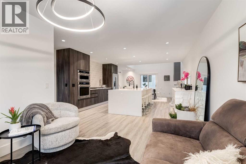 Single Family House for Sale in  Hendon Place NW Highwood Calgary 