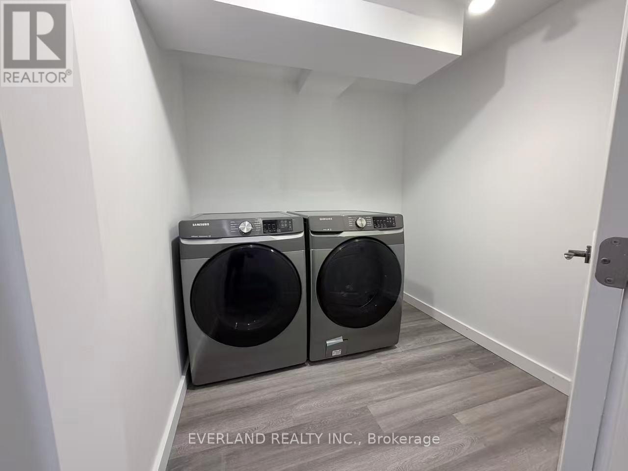 Single Family House for Sale in BASEMENT LADY FENYROSE AVENUE Vaughan (Patterson) 