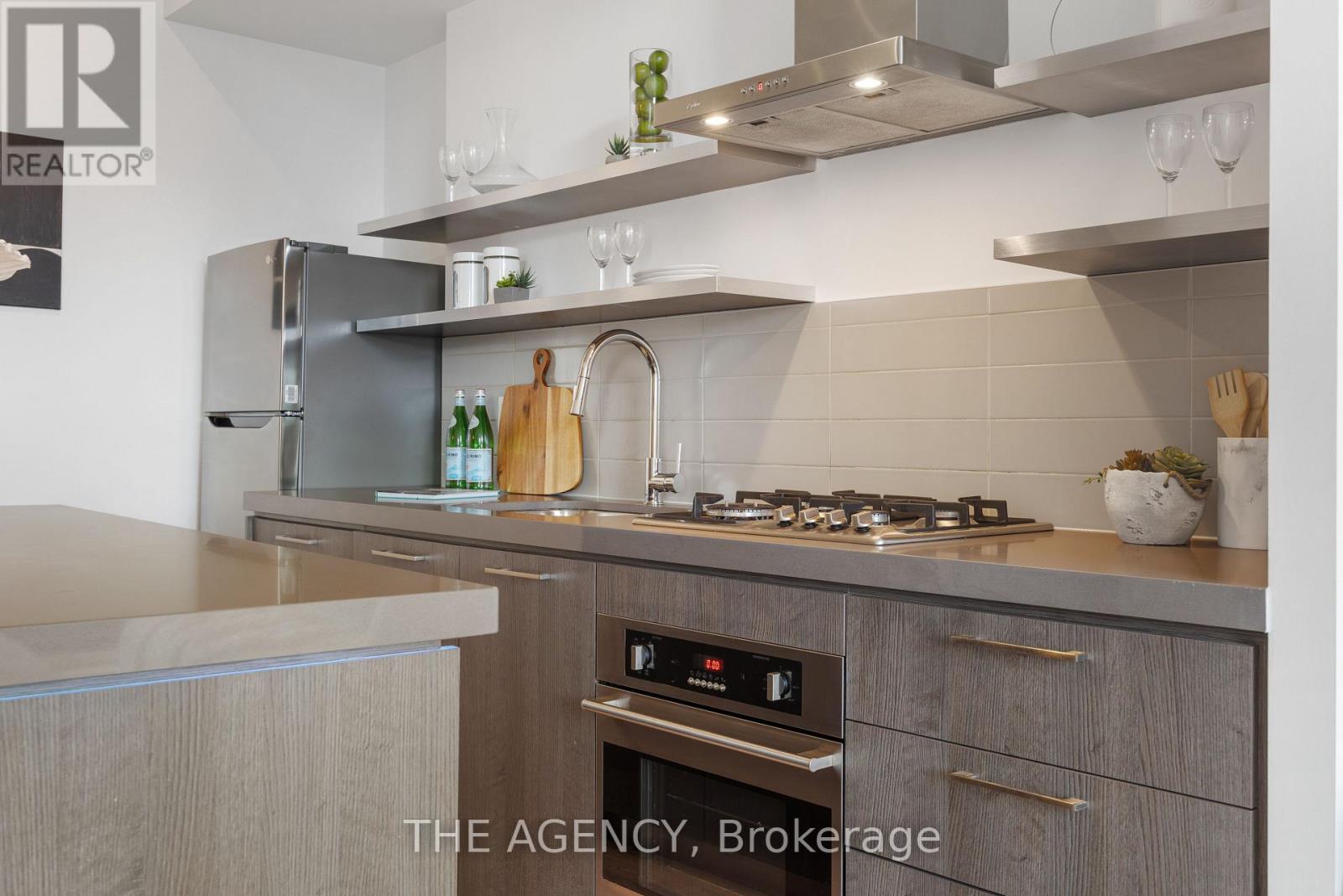 #1011 560 KING STREET W - 12
