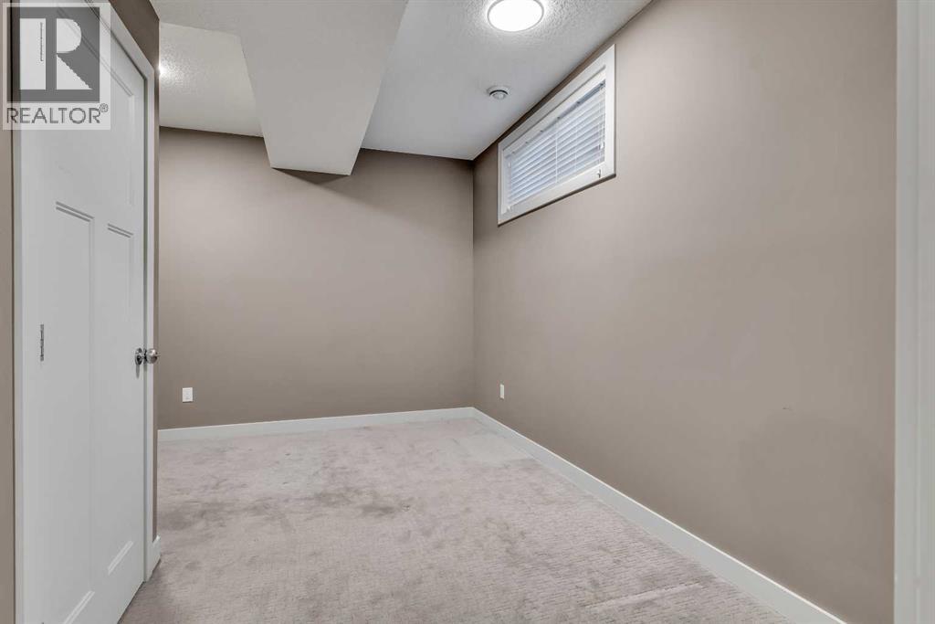 Single Family House for Sale in    Avenue NW Montgomery Calgary 