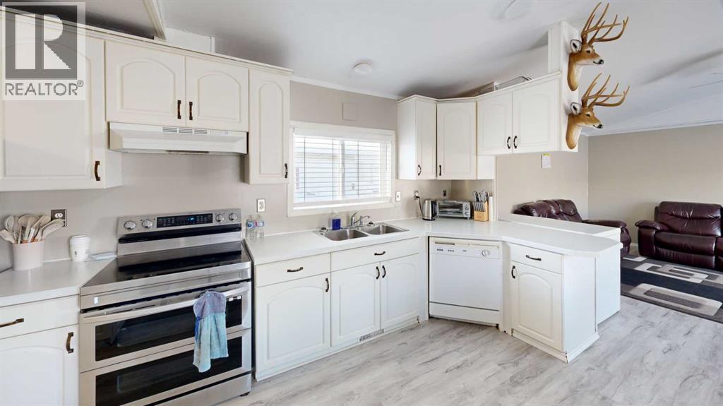 127 Hillpark Mobile Home Park - Photo 3 of 17, Whitecourt, Alberta