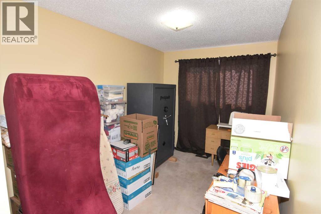 Single Family House 4 Level for Sale in  Penworth Road SE Penbrooke Meadows Calgary 