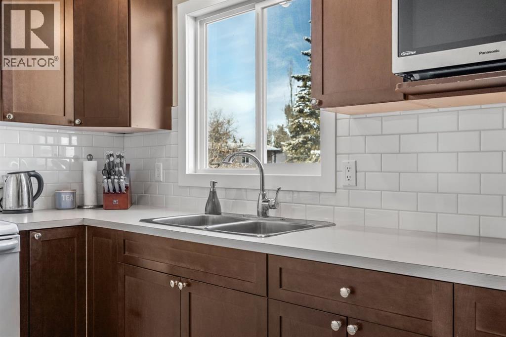 Single Family House Bi-level for Sale in  Oakmoor Drive SW Oakridge Calgary 