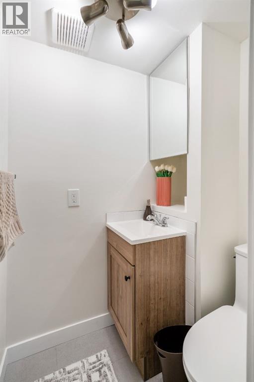 Single Family House Bi-level for Sale in  Oakmoor Drive SW Oakridge Calgary 