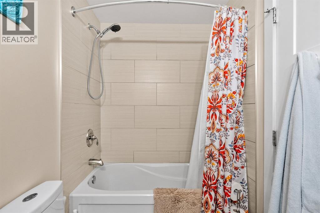 Single Family House Bi-level for Sale in  Oakmoor Drive SW Oakridge Calgary 