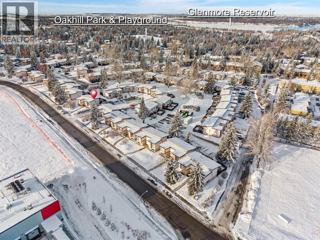 Single Family House Bi-level for Sale in  Oakmoor Drive SW Oakridge Calgary 