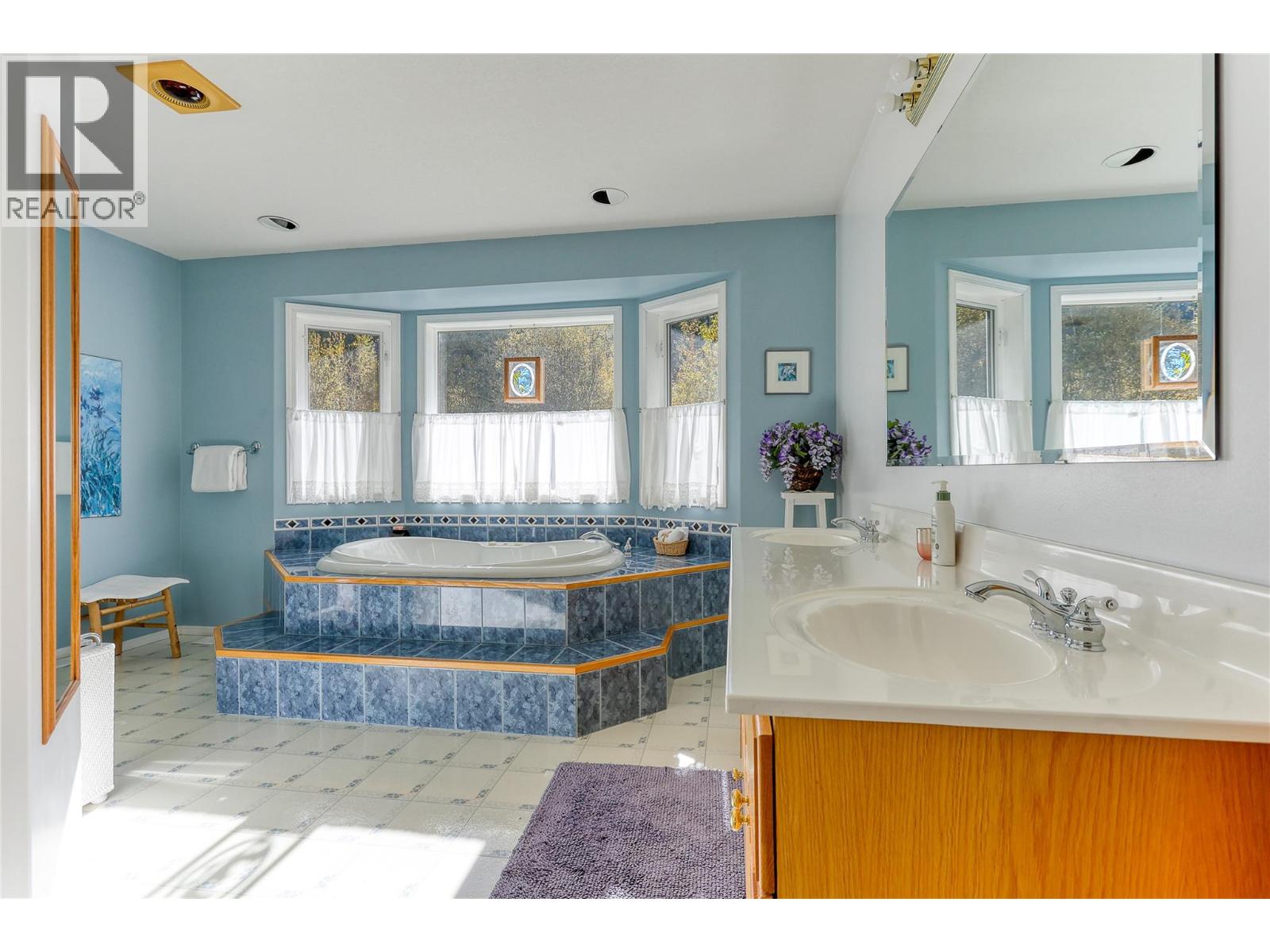 1495 VICTORIA Avenue, Rossland