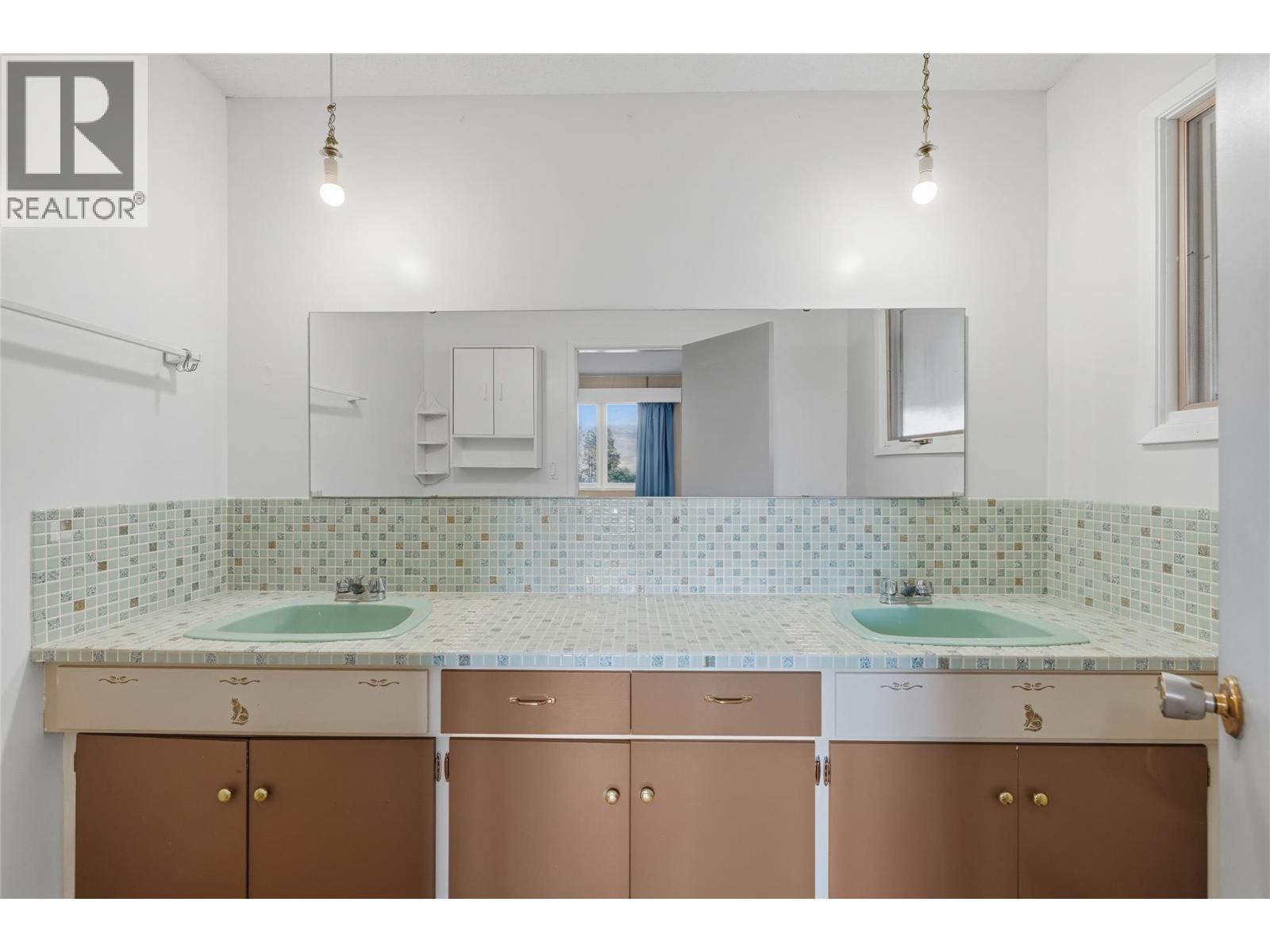  2215 Bridgeview Road, West Kelowna