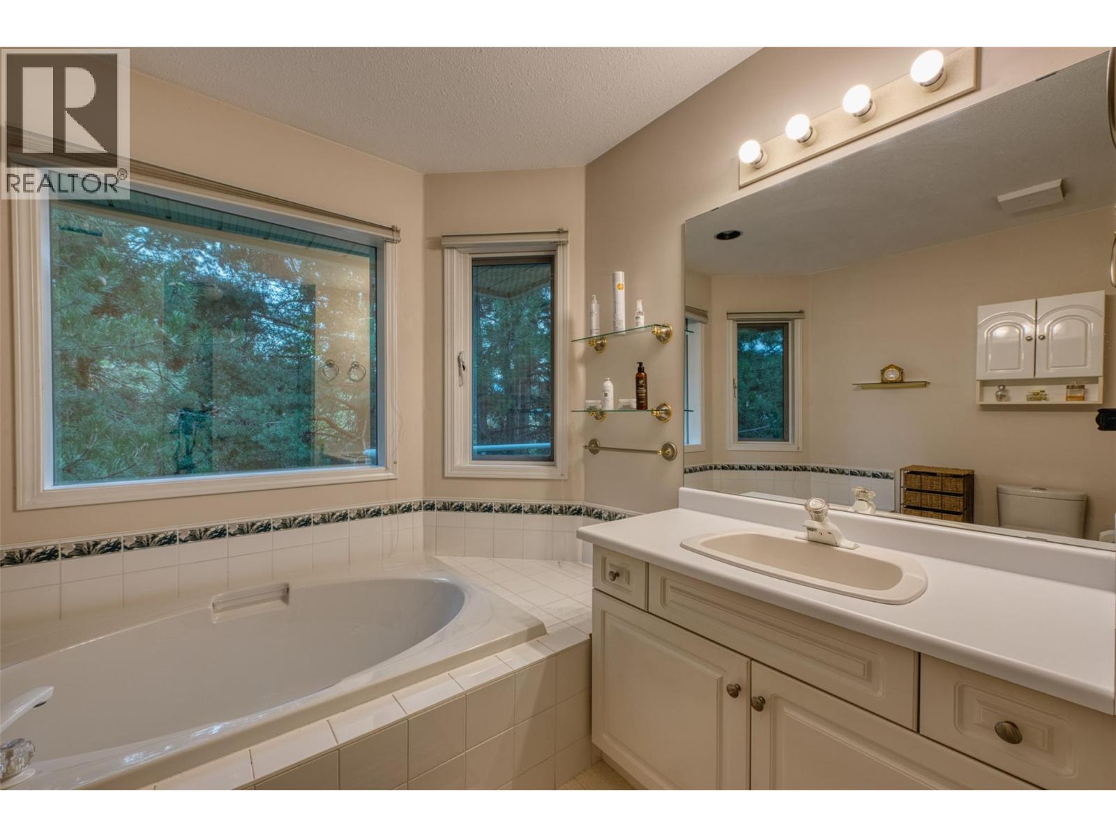 9 980 Dilworth Drive, Kelowna