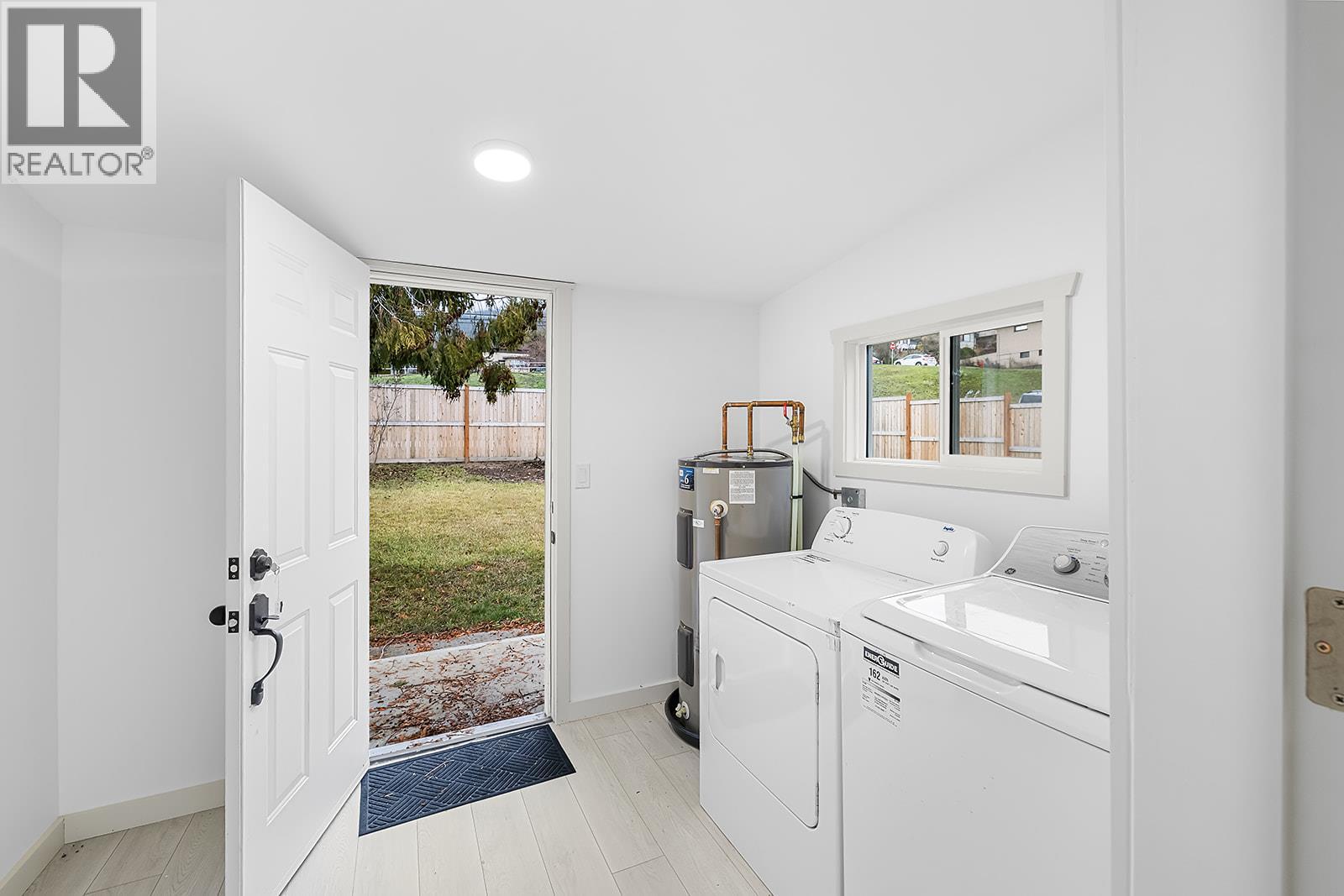 1924 Cook Street, Creston