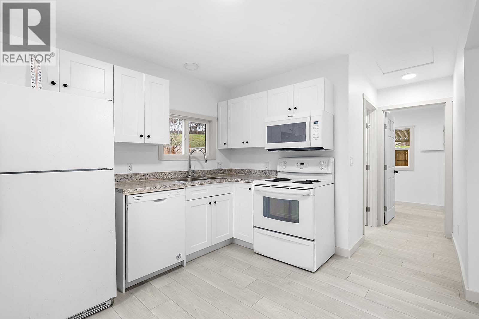 1924 Cook Street, Creston