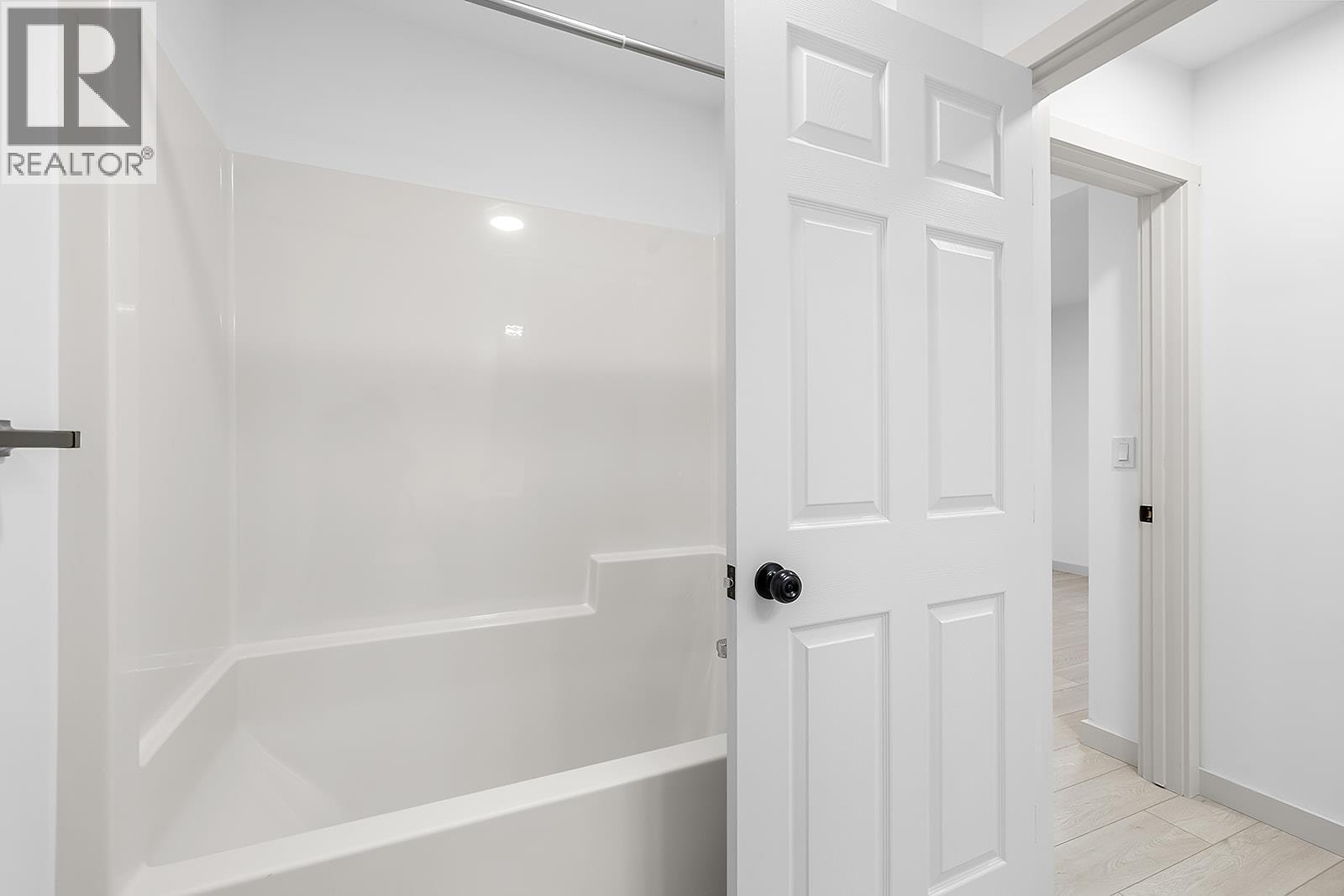 1924 Cook Street, Creston