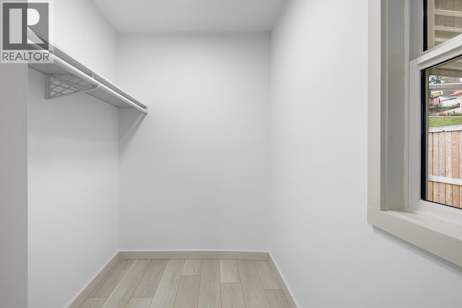 1924 Cook Street, Creston