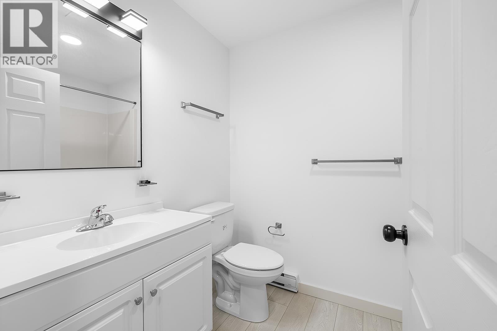 1924 Cook Street, Creston