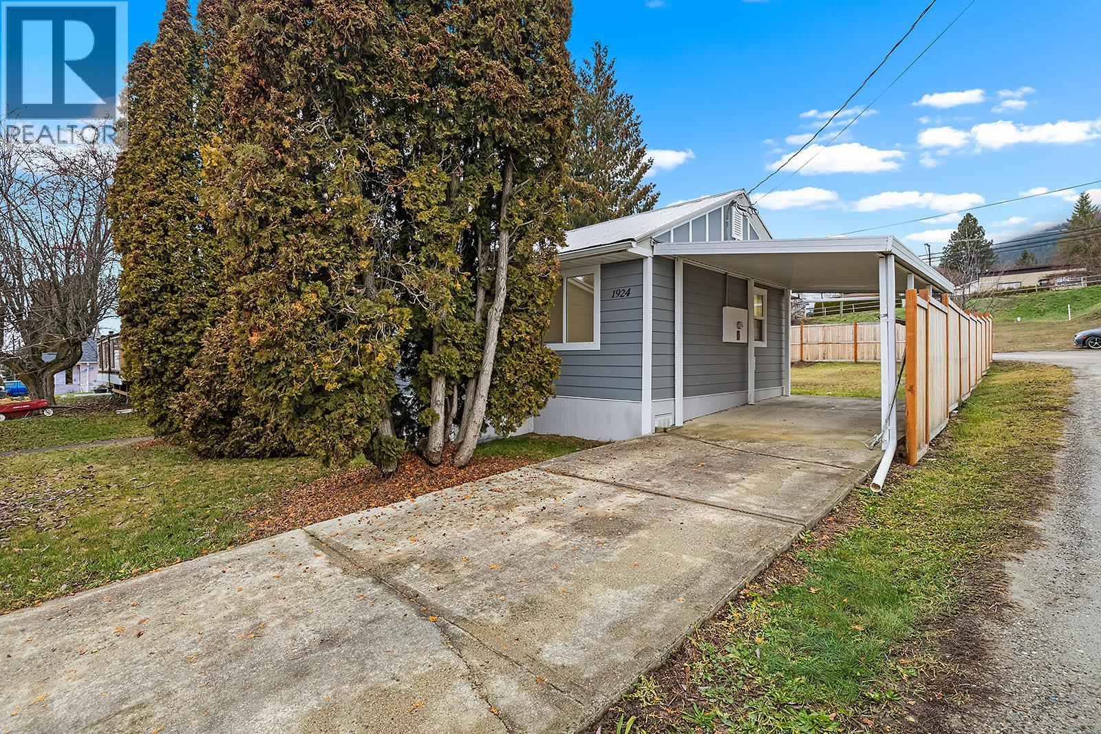 1924 Cook Street, Creston