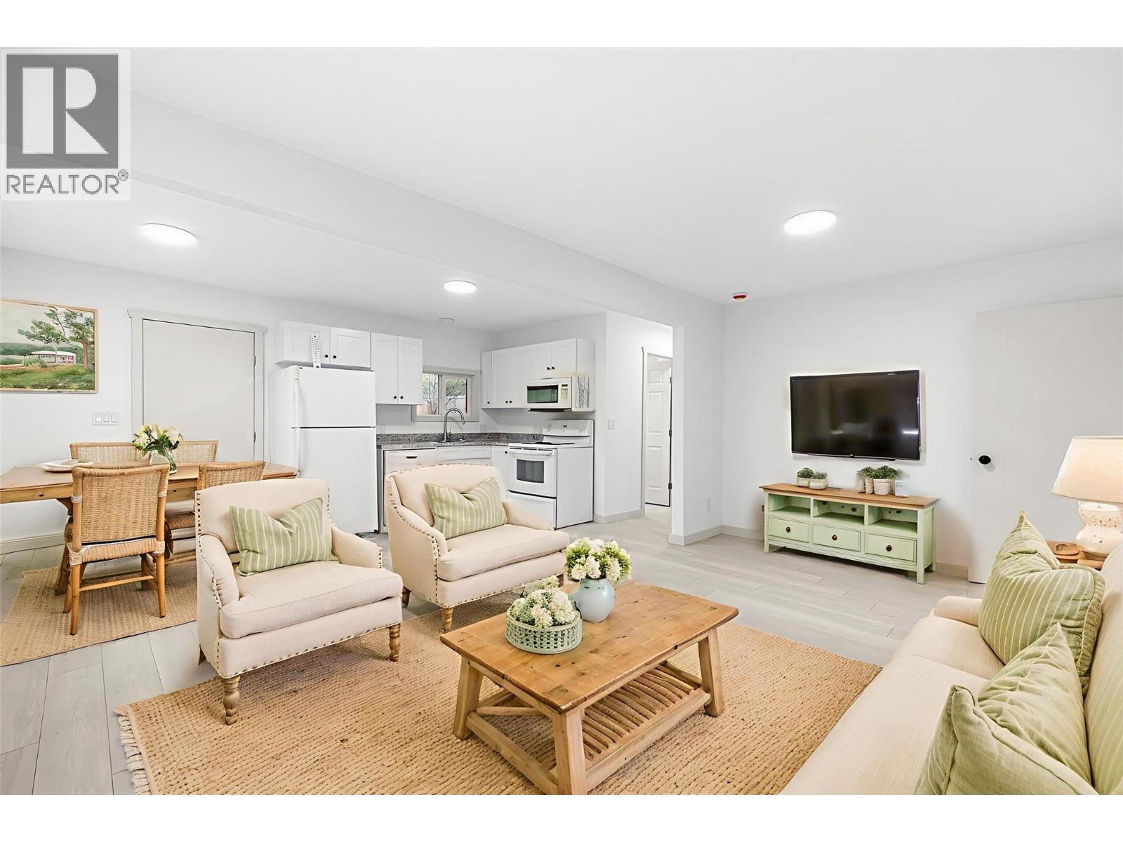 1924 Cook Street, Creston