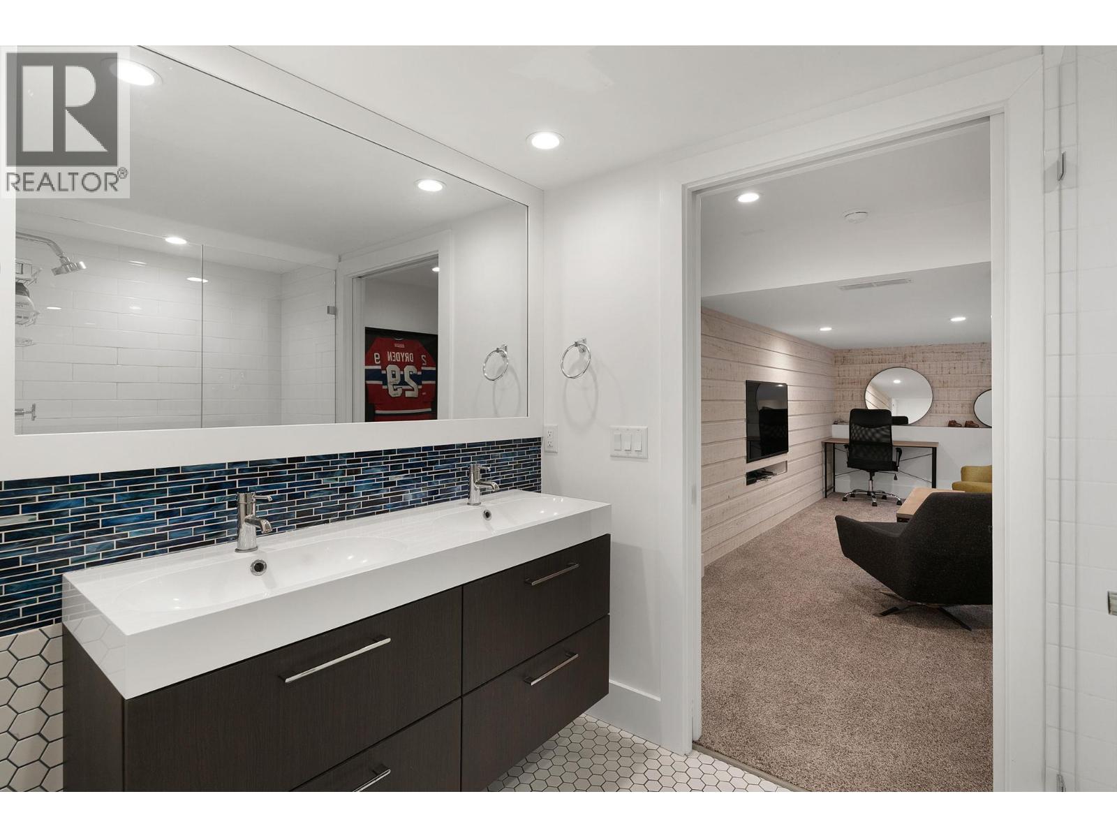  4110 Lakeshore Road, Kelowna