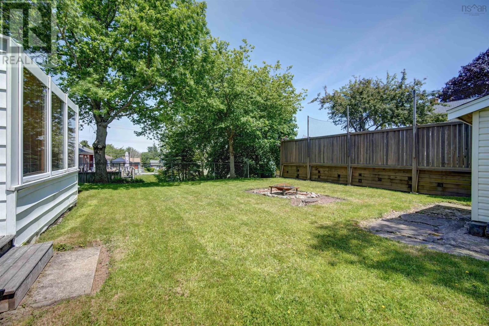 Property 30 of 49 of 6 Piers Avenue