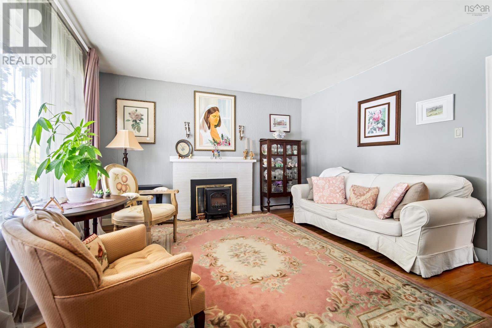 Property 23 of 49 of 6 Piers Avenue