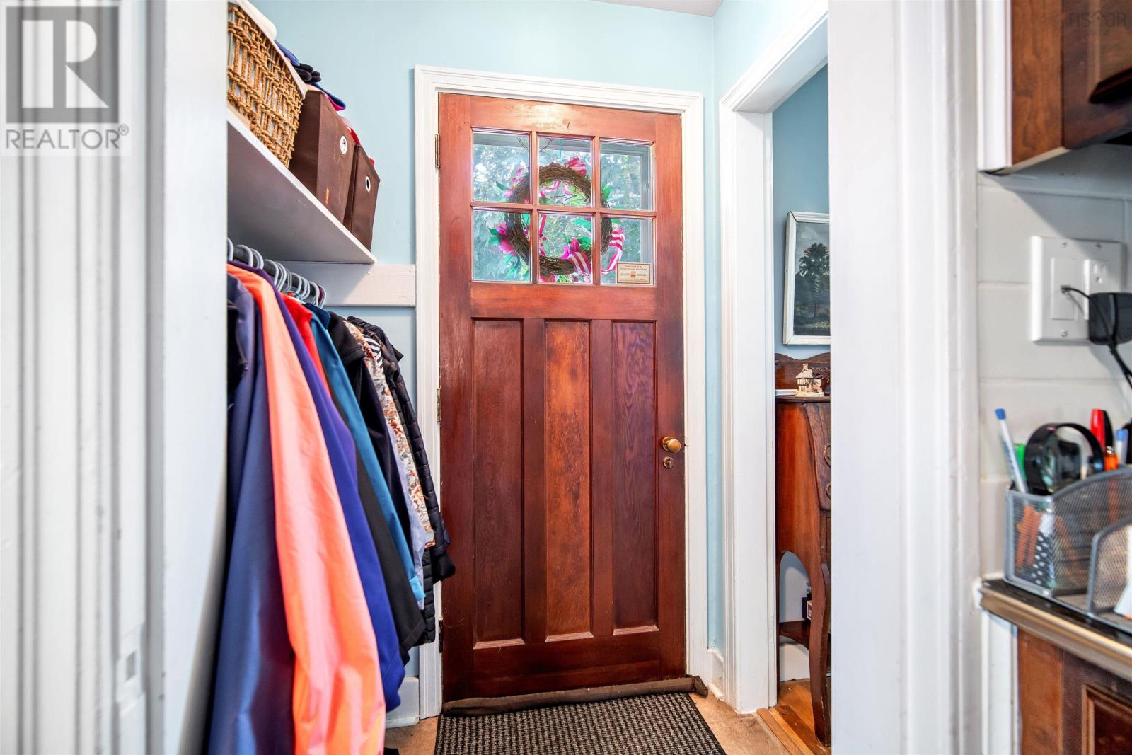 Property 22 of 49 of 6 Piers Avenue