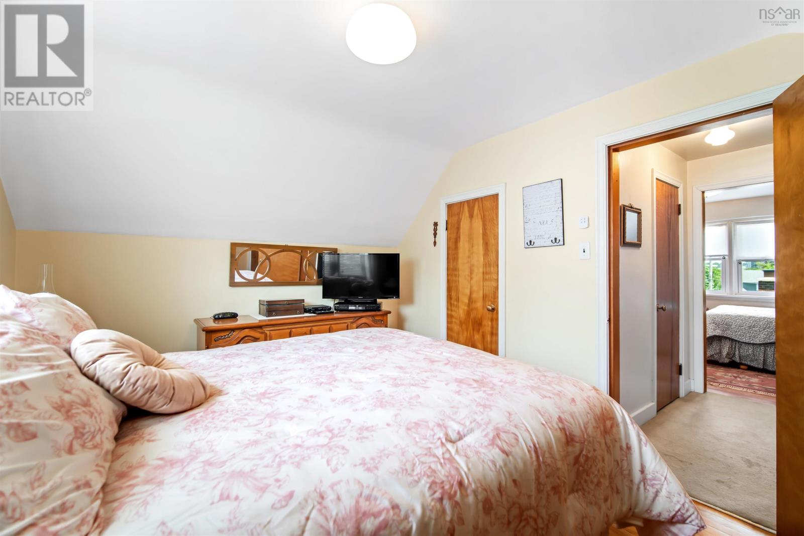 Property 8 of 49 of 6 Piers Avenue