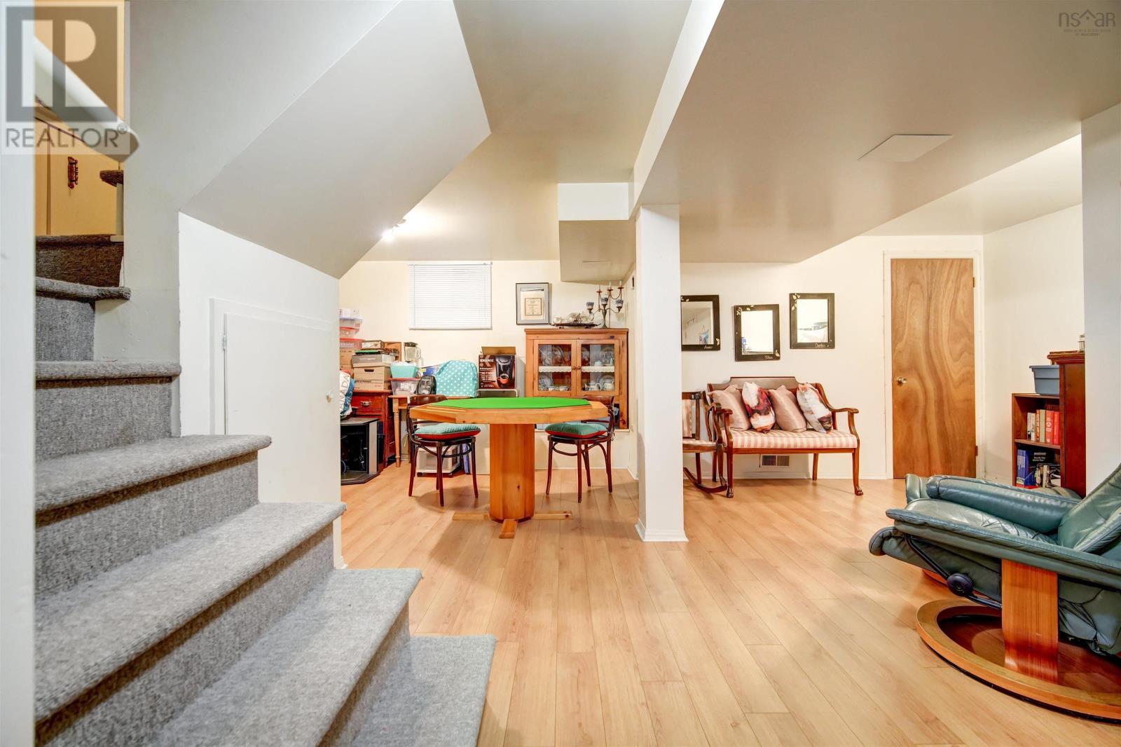 Property 21 of 49 of 6 Piers Avenue