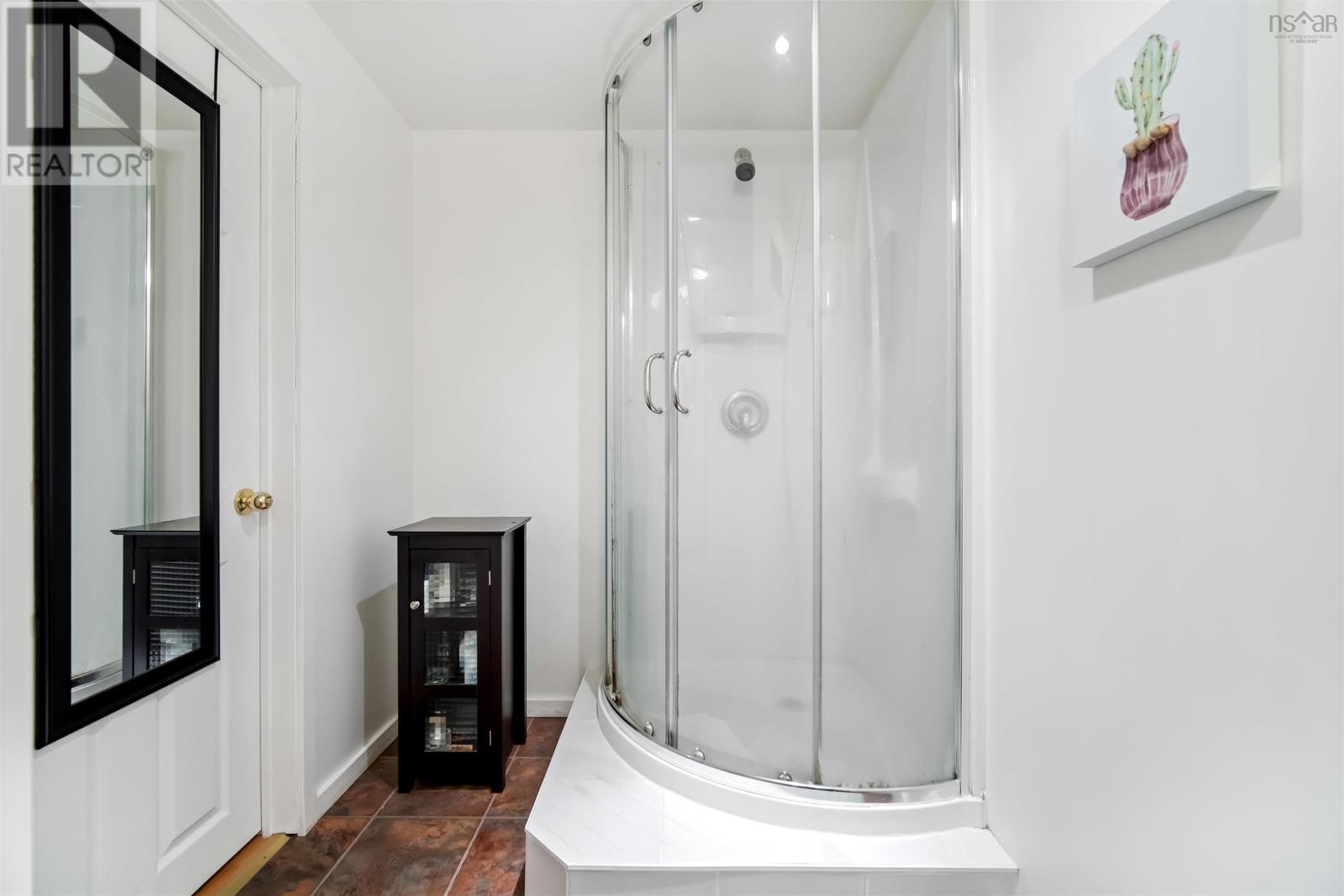 Property 29 of 49 of 6 Piers Avenue