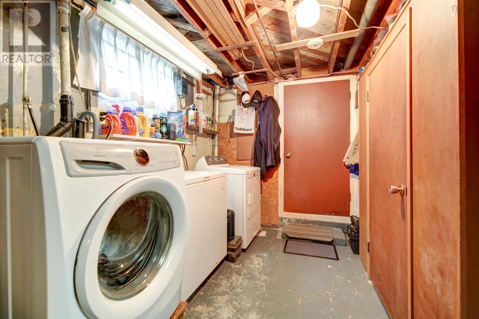 Property 20 of 49 of 6 Piers Avenue