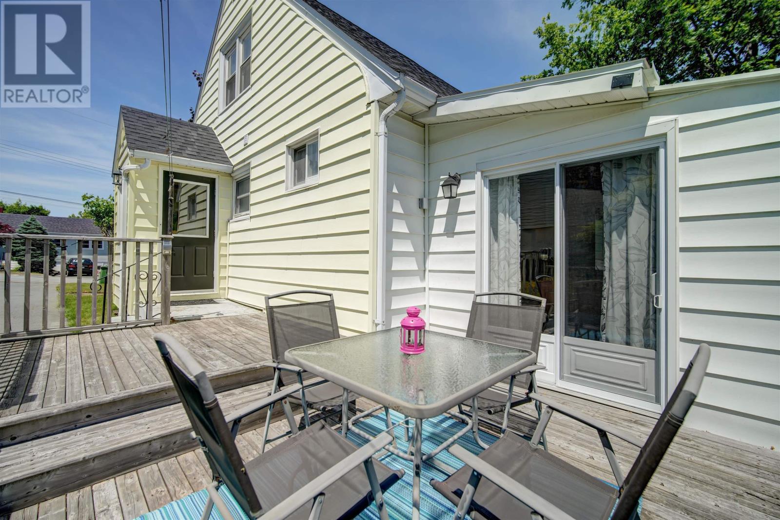 Property 31 of 49 of 6 Piers Avenue