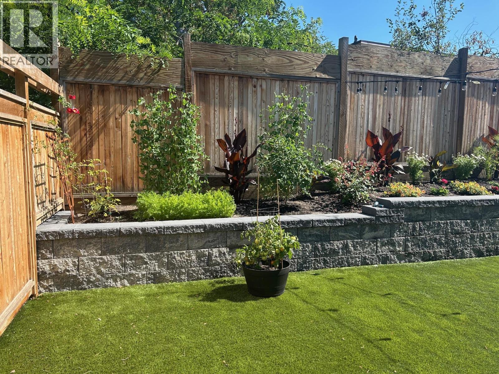 3 1910 11 Avenue Northeast, Salmon Arm