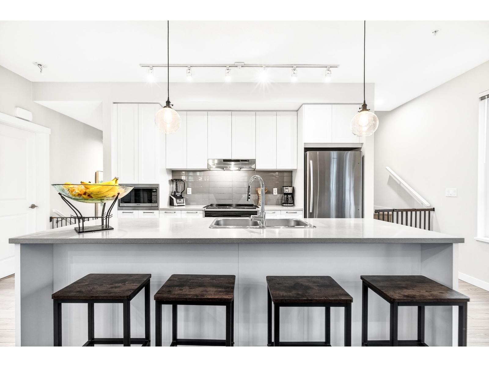 25 8335 NELSON STREET, Mission