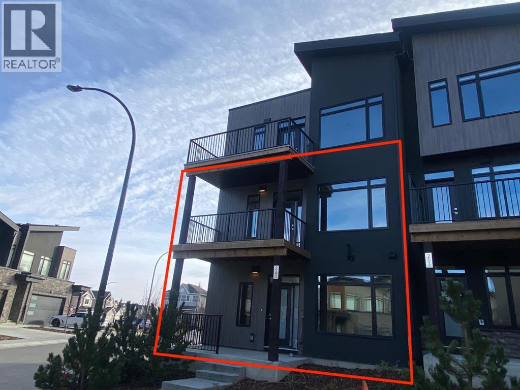 Single Family House for Sale in  Royal Elm Road NW Royal Oak Calgary 