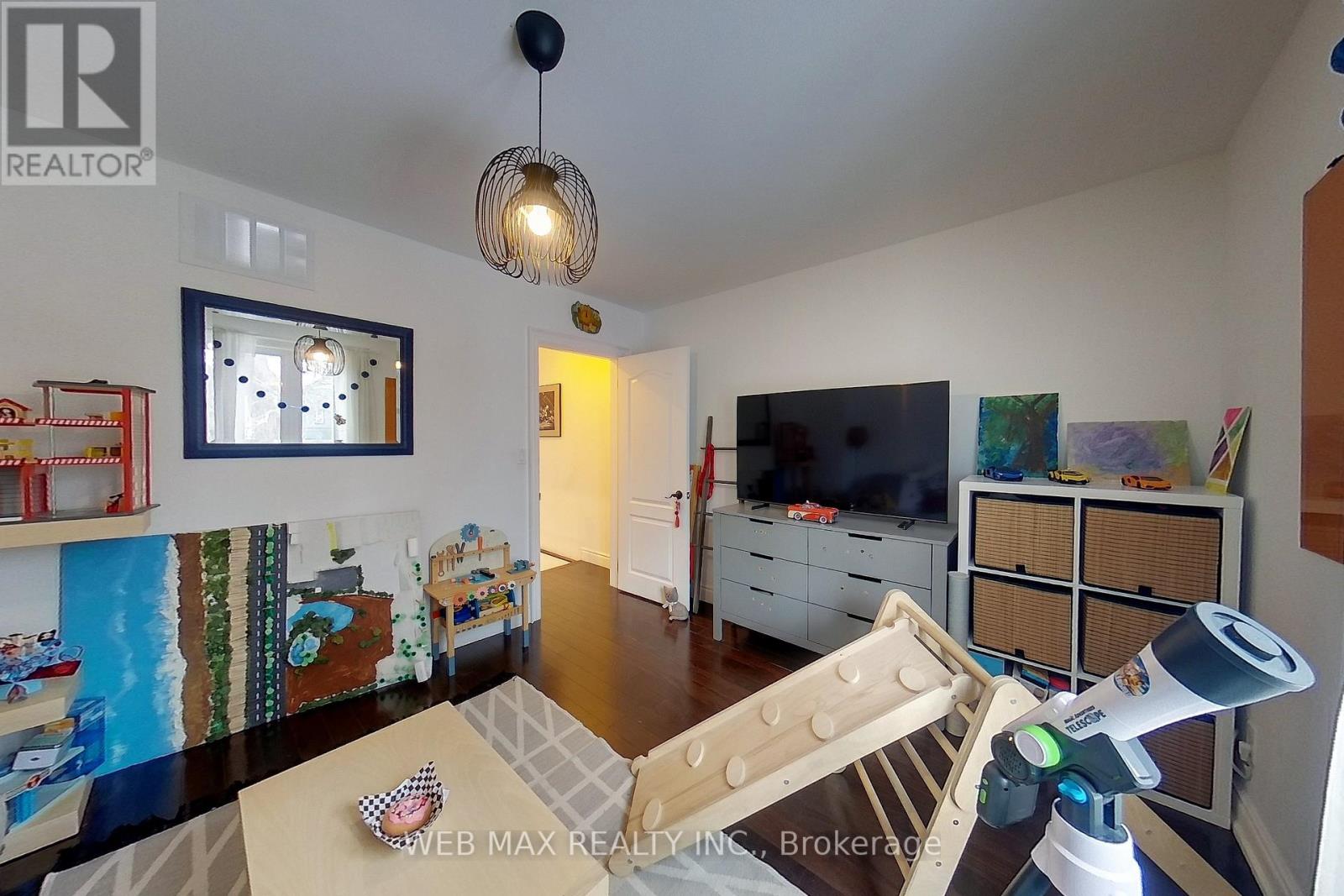 173 MILVERTON BOULEVARD - 34