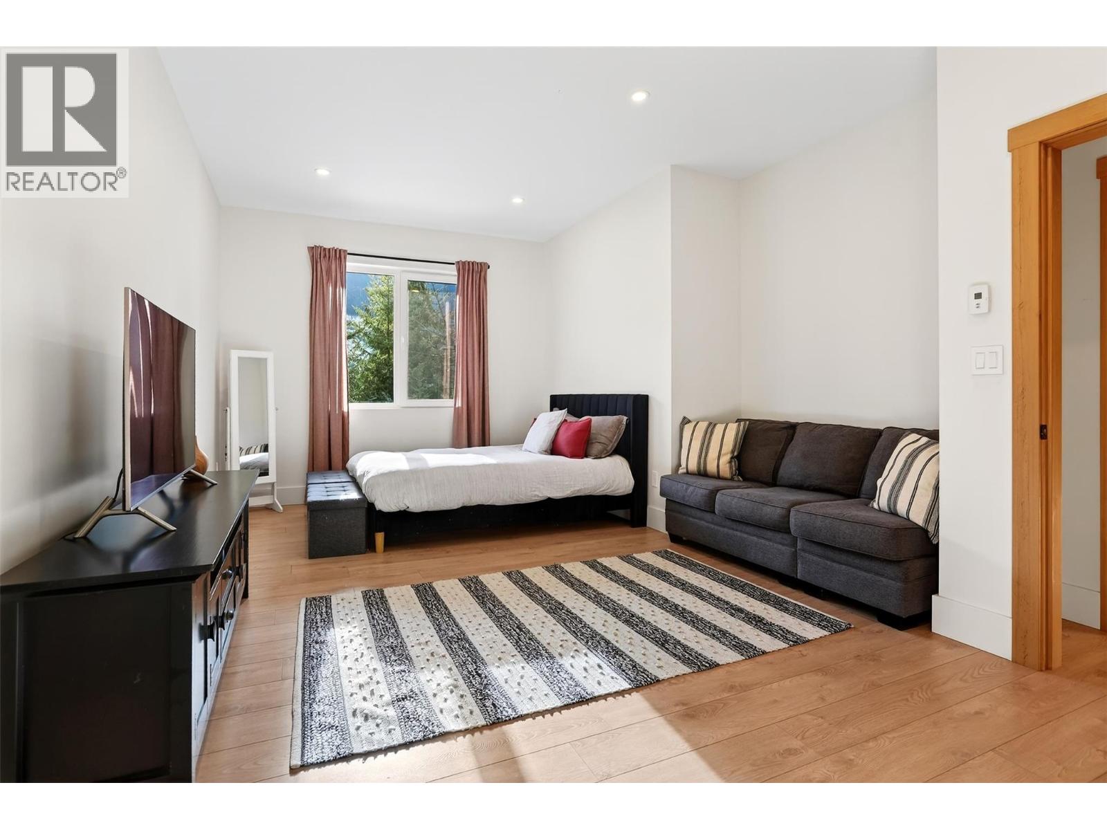 6804 Grandview Drive, Nelson