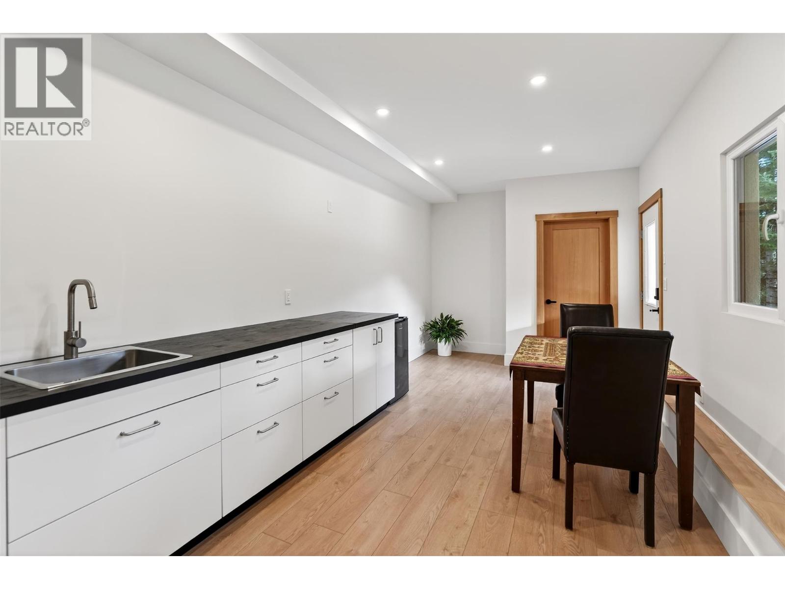 6804 Grandview Drive, Nelson