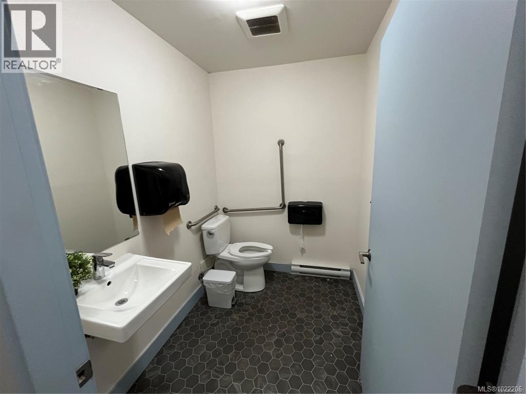 A 2639 QUADRA St, Victoria