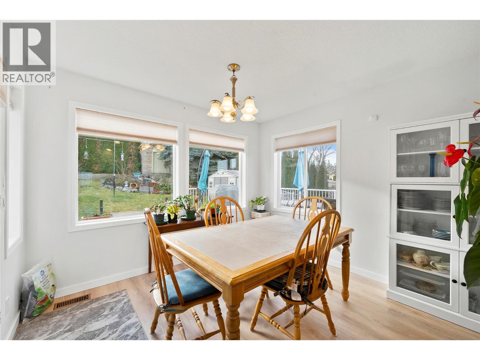 2070 3 Avenue SE, Salmon Arm