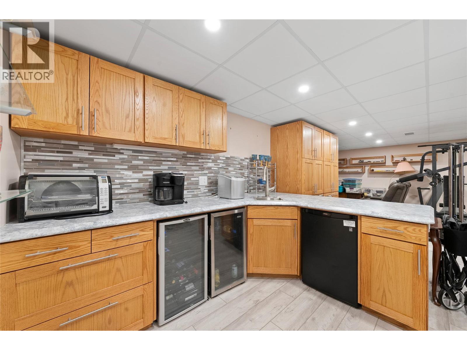 2070 3 Avenue SE, Salmon Arm