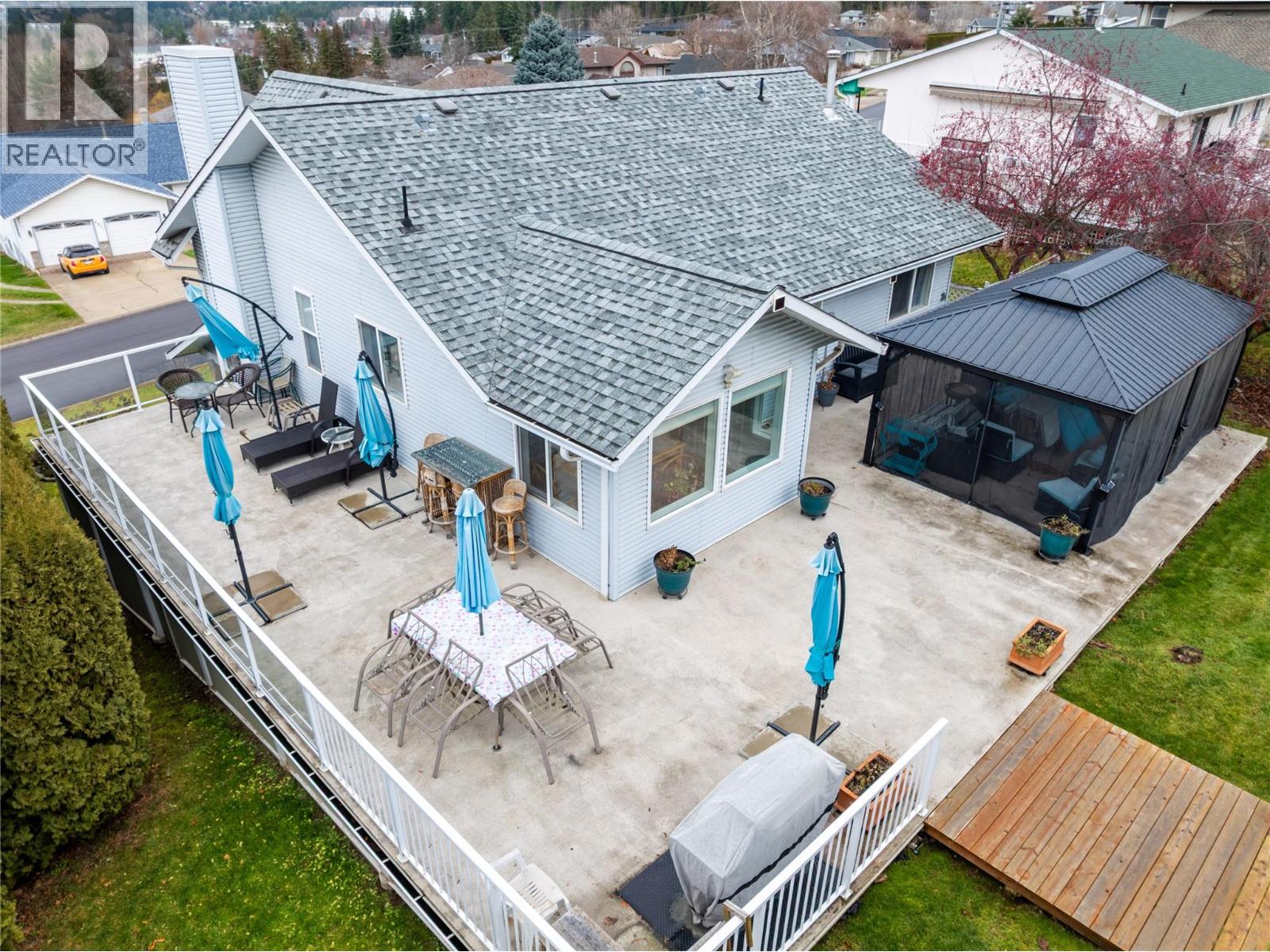 2070 3 Avenue SE, Salmon Arm