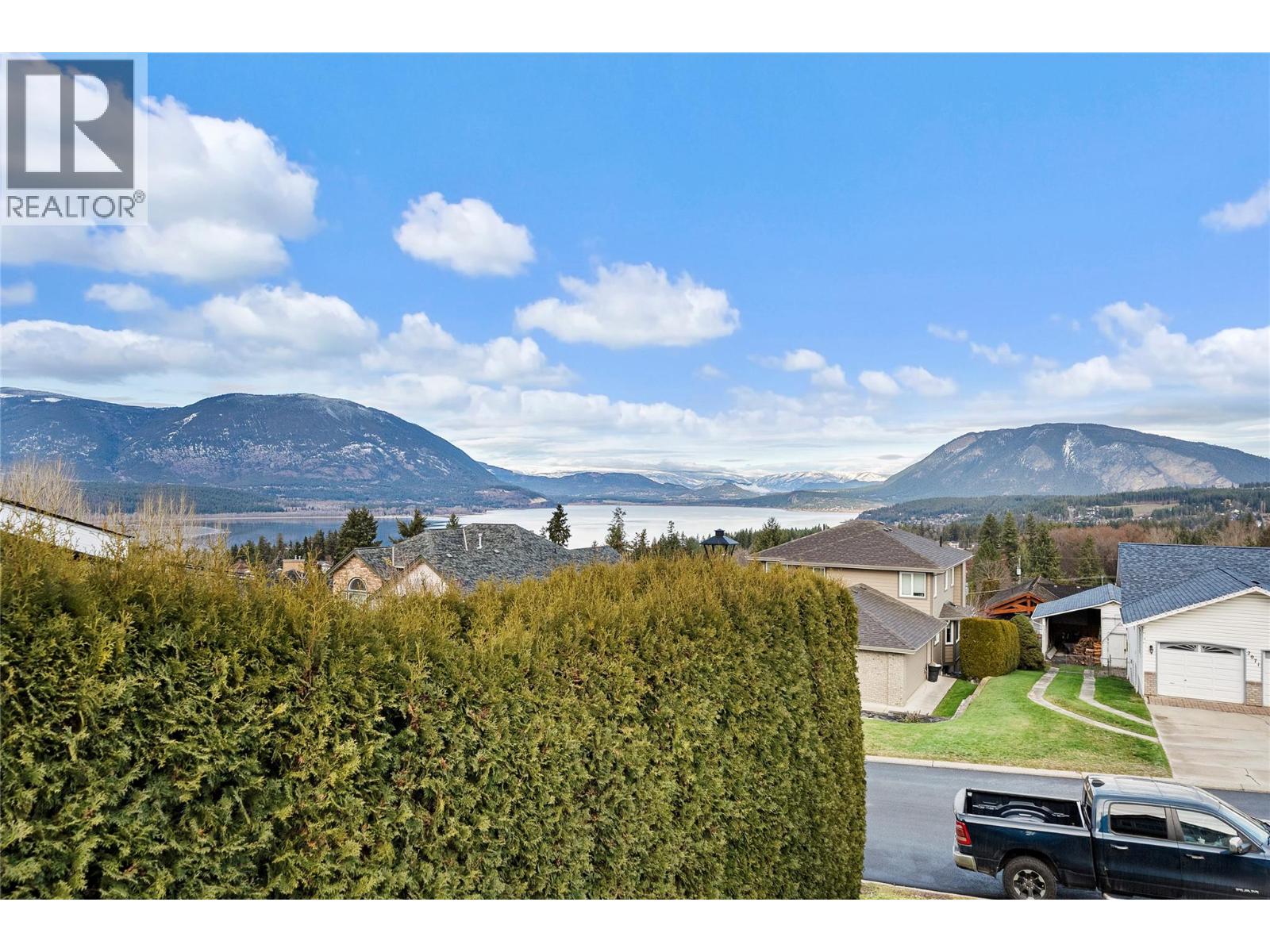 2070 3 Avenue SE, Salmon Arm