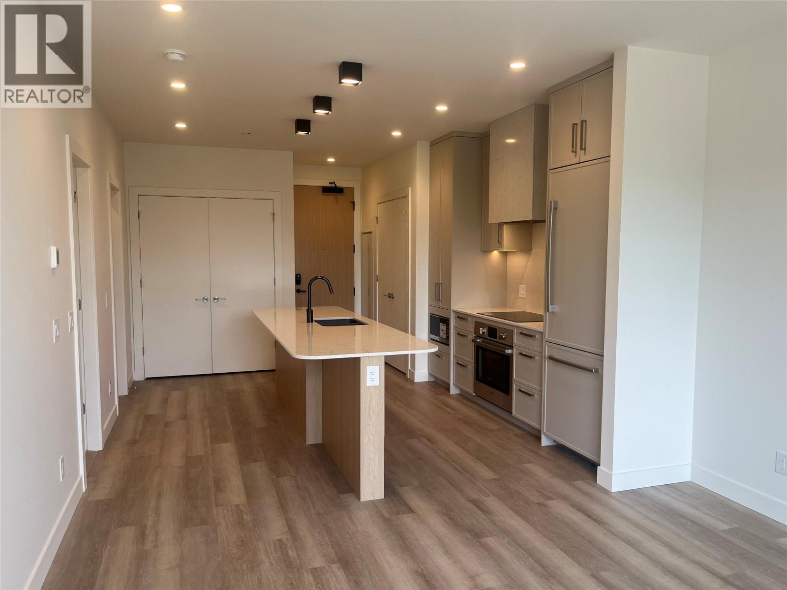 503 3340 Lakeshore Road, Kelowna