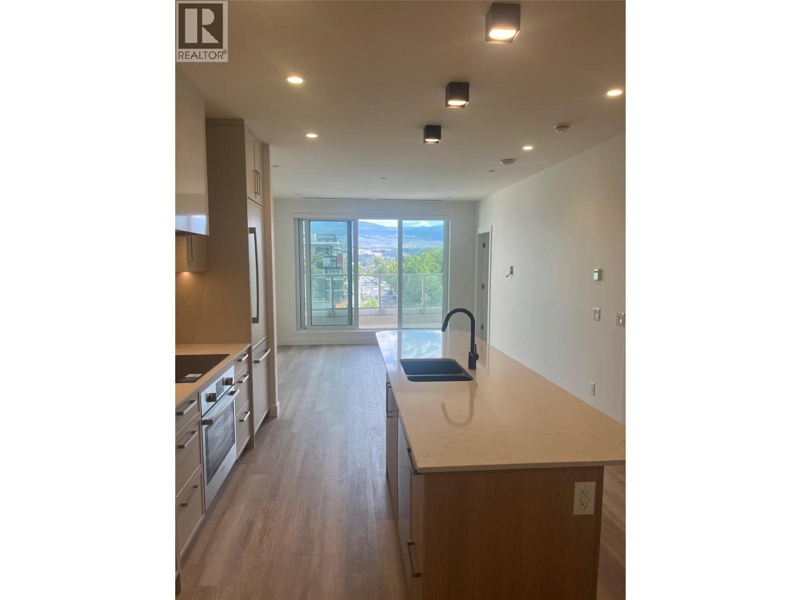 503 3340 Lakeshore Road, Kelowna