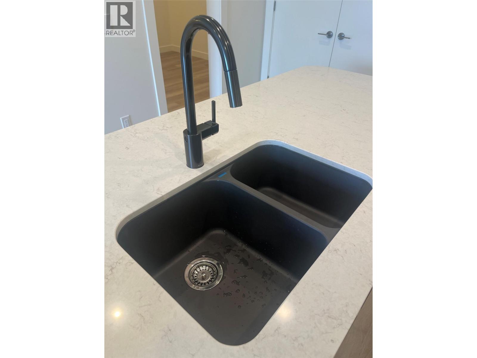 503 3340 Lakeshore Road, Kelowna